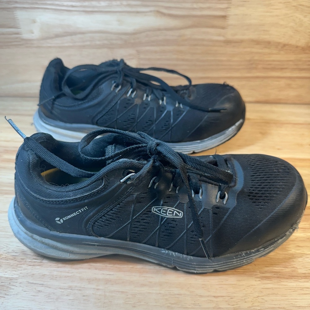 Keen Black steel toe Shoes with Breathable Mesh, Cushioned Sole 7.5 EE